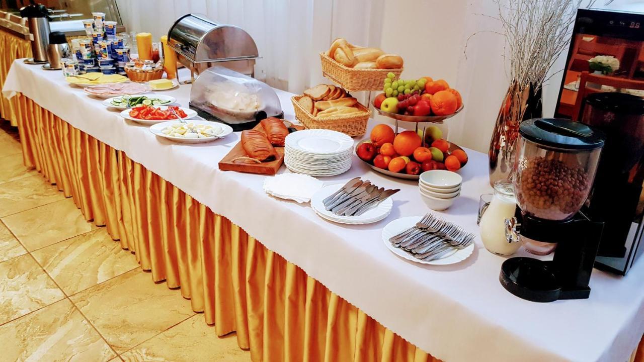 Agrohotel Tri Brezy Hrustin Buitenkant foto