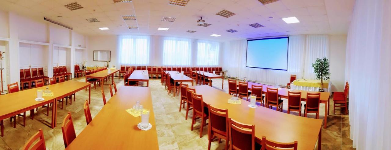 Agrohotel Tri Brezy Hrustin Buitenkant foto