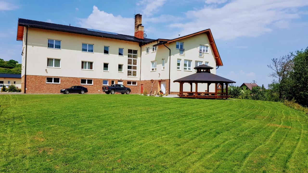 Agrohotel Tri Brezy Hrustin Buitenkant foto