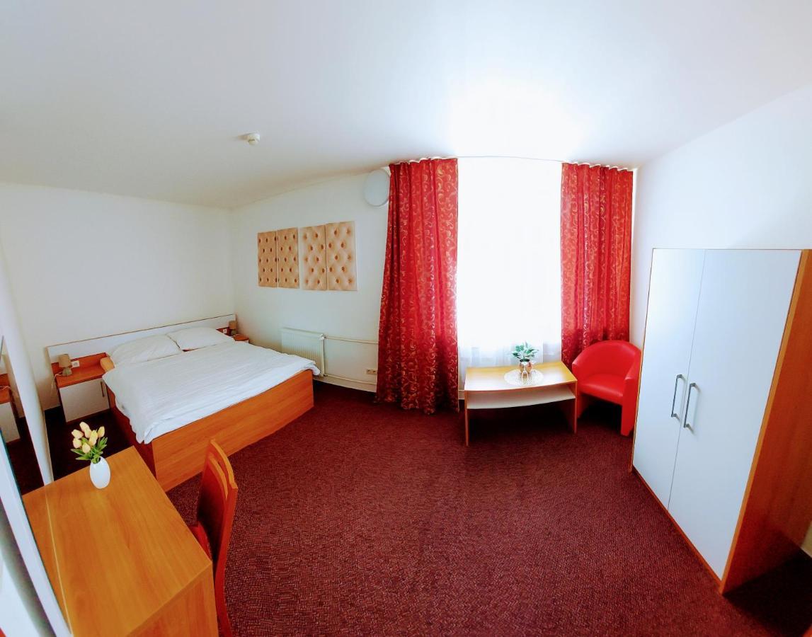 Agrohotel Tri Brezy Hrustin Buitenkant foto