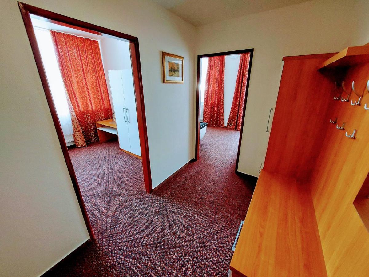 Agrohotel Tri Brezy Hrustin Buitenkant foto