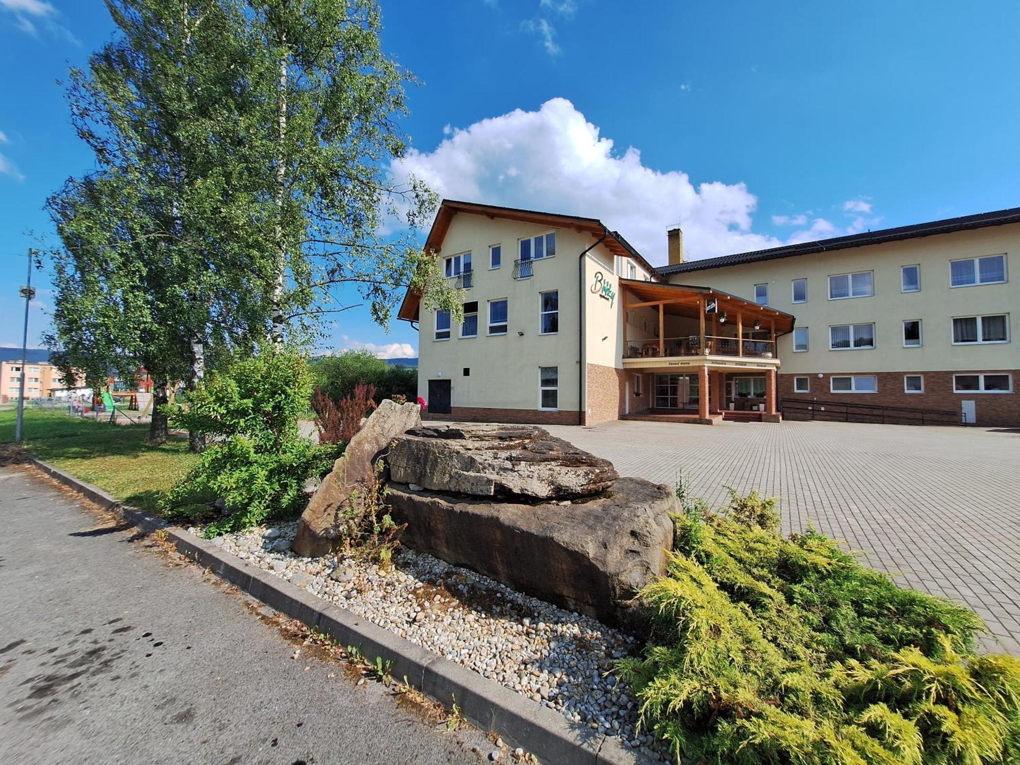 Agrohotel Tri Brezy Hrustin Buitenkant foto