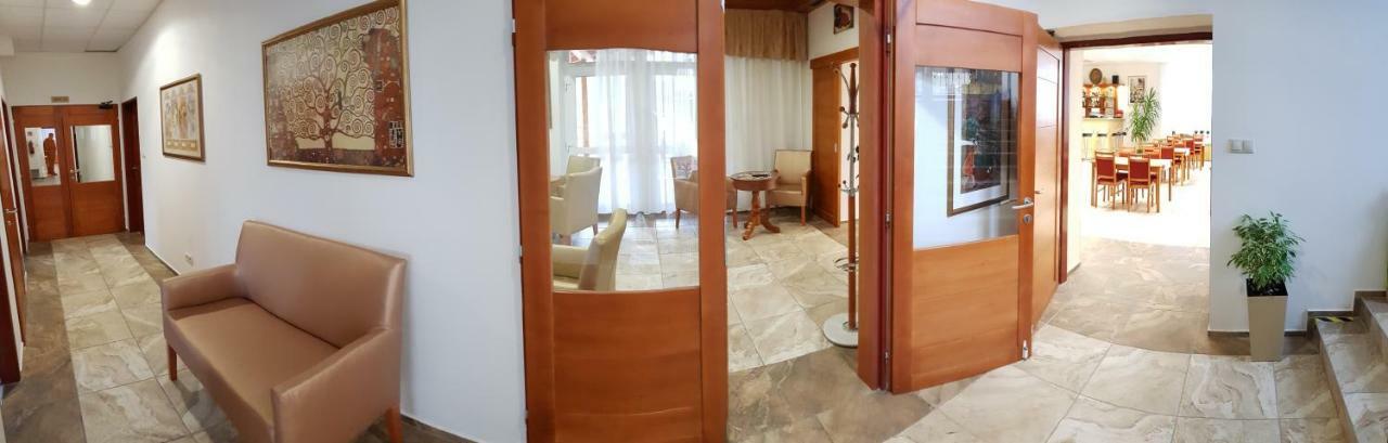 Agrohotel Tri Brezy Hrustin Buitenkant foto
