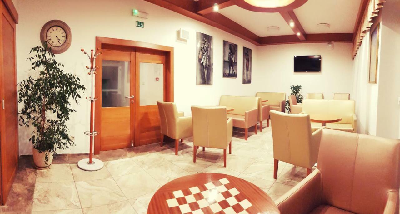 Agrohotel Tri Brezy Hrustin Buitenkant foto