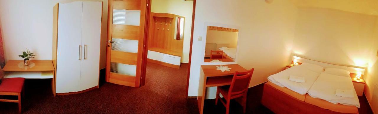 Agrohotel Tri Brezy Hrustin Buitenkant foto
