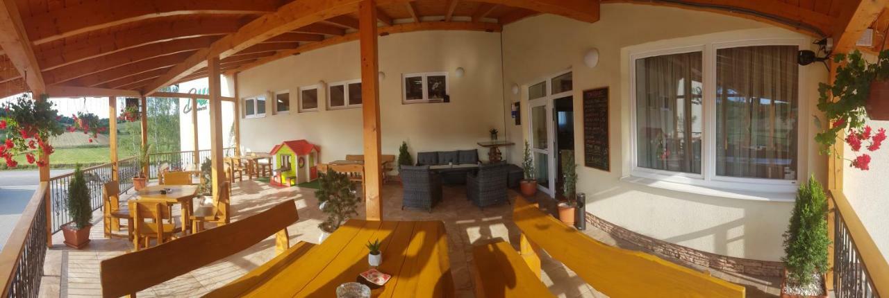 Agrohotel Tri Brezy Hrustin Buitenkant foto