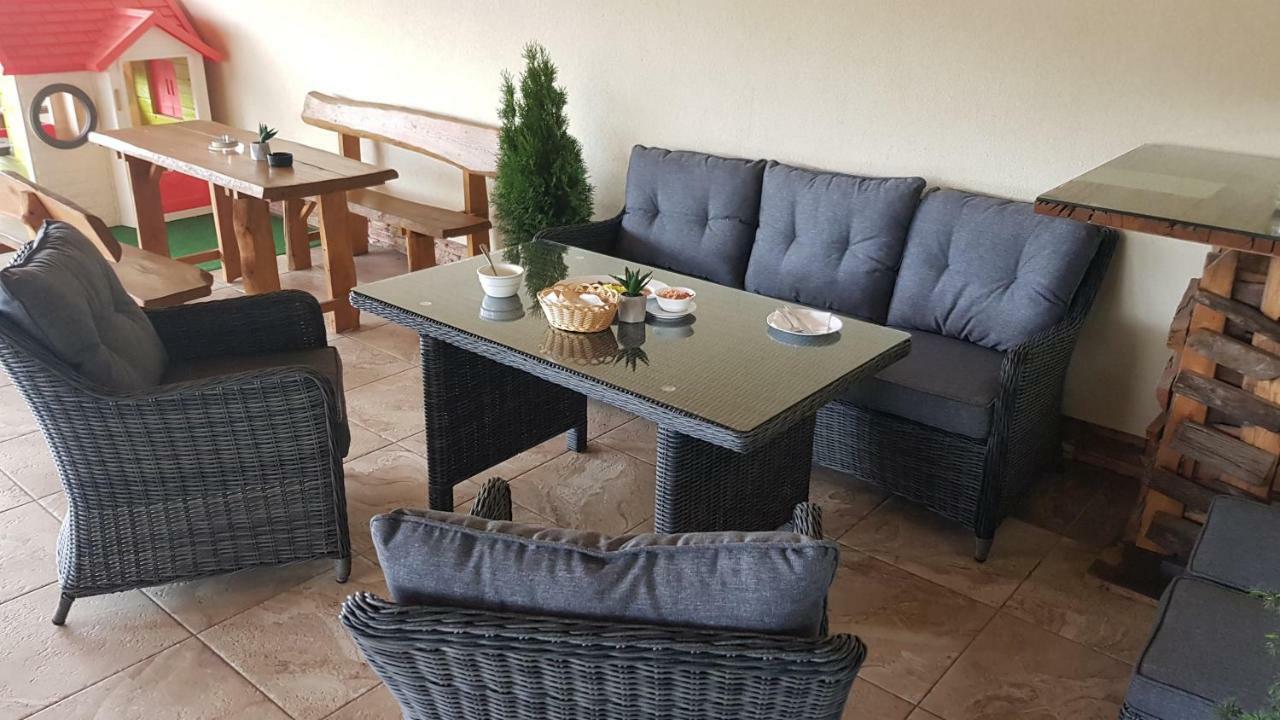 Agrohotel Tri Brezy Hrustin Buitenkant foto