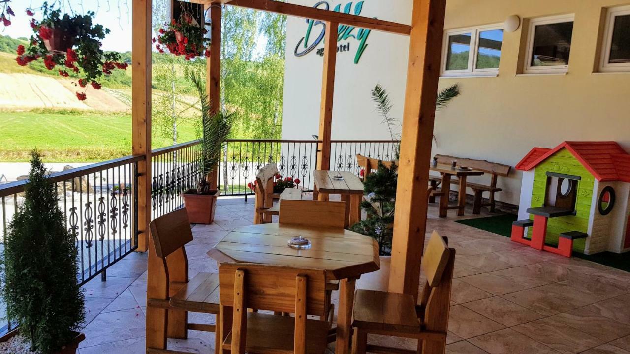 Agrohotel Tri Brezy Hrustin Buitenkant foto