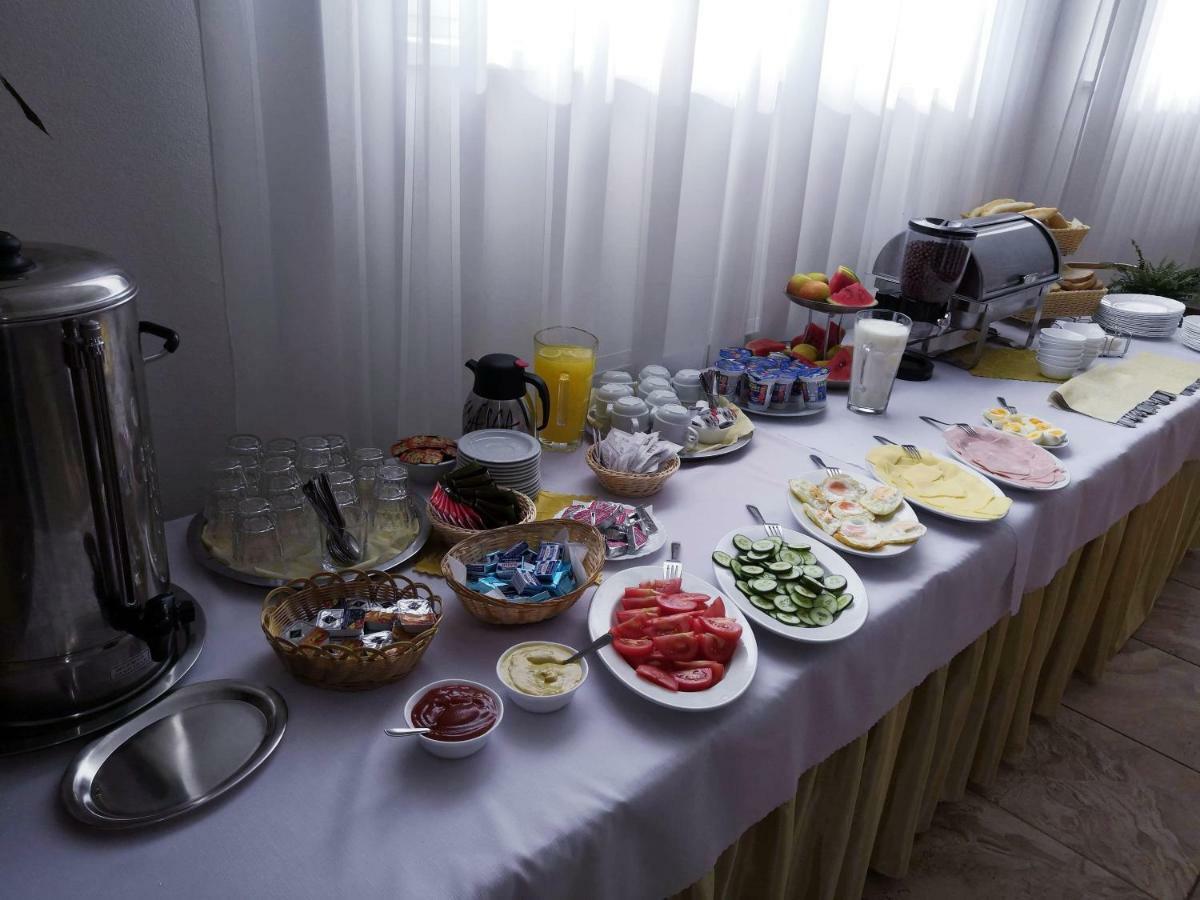 Agrohotel Tri Brezy Hrustin Buitenkant foto