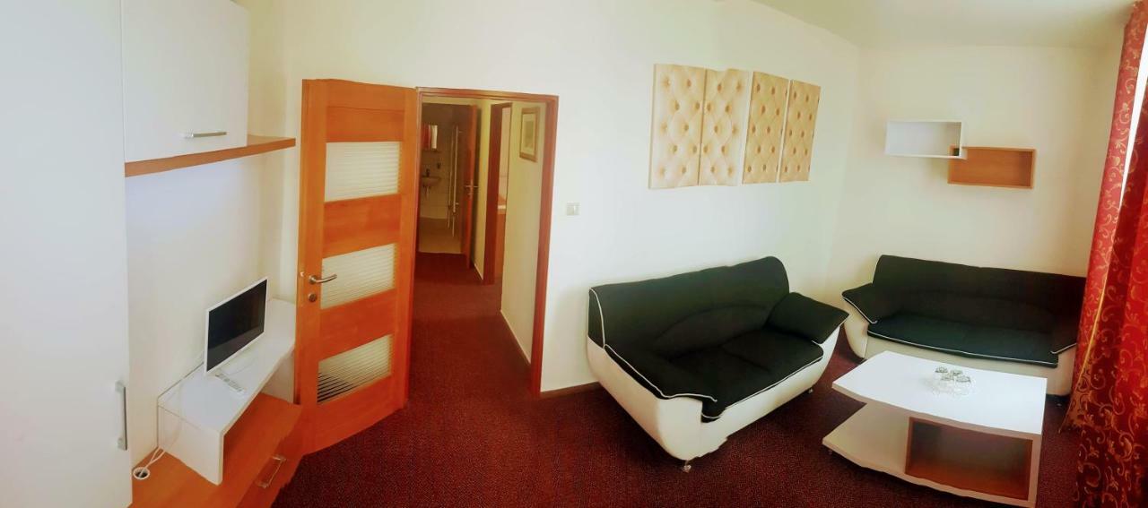 Agrohotel Tri Brezy Hrustin Buitenkant foto
