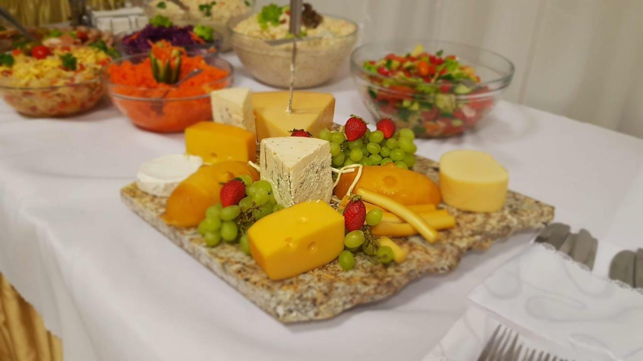Agrohotel Tri Brezy Hrustin Buitenkant foto