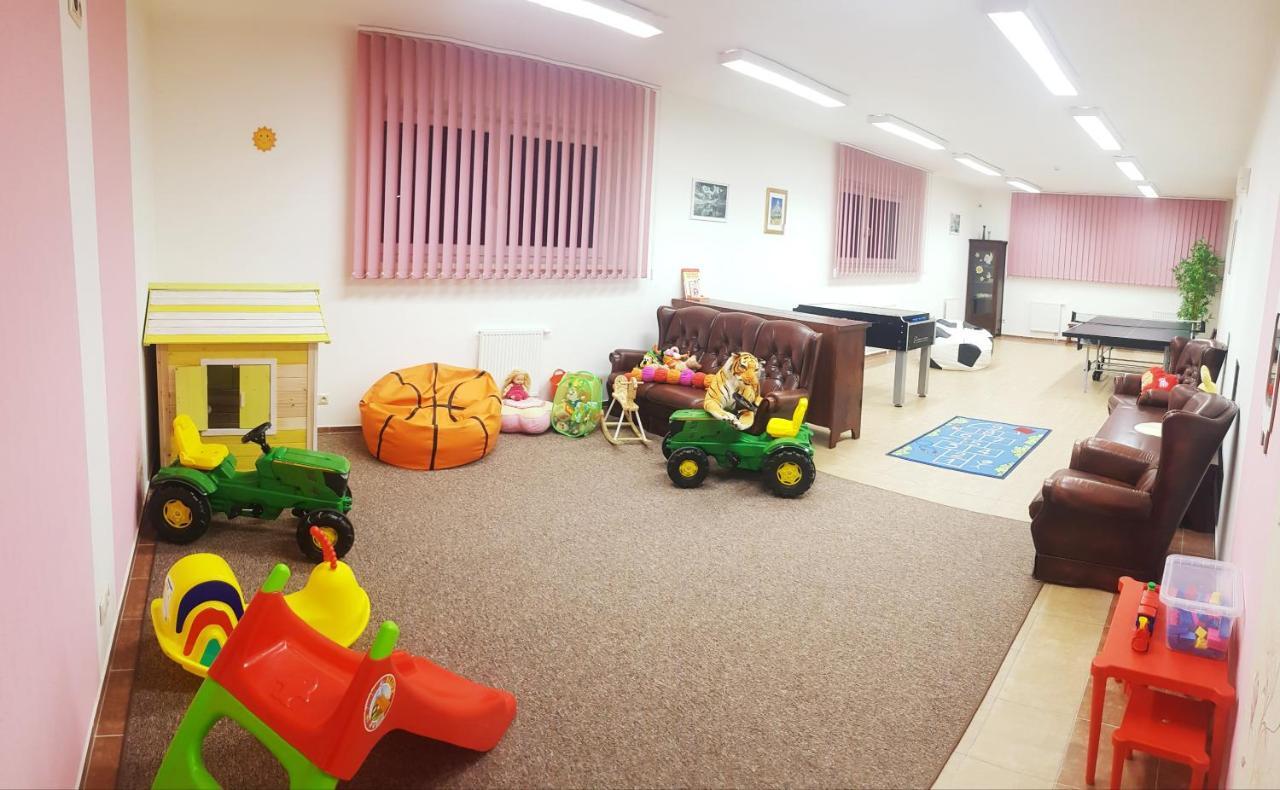 Agrohotel Tri Brezy Hrustin Buitenkant foto