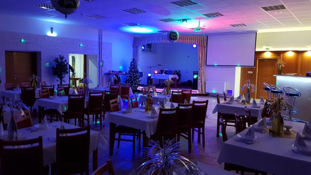 Agrohotel Tri Brezy Hrustin Buitenkant foto