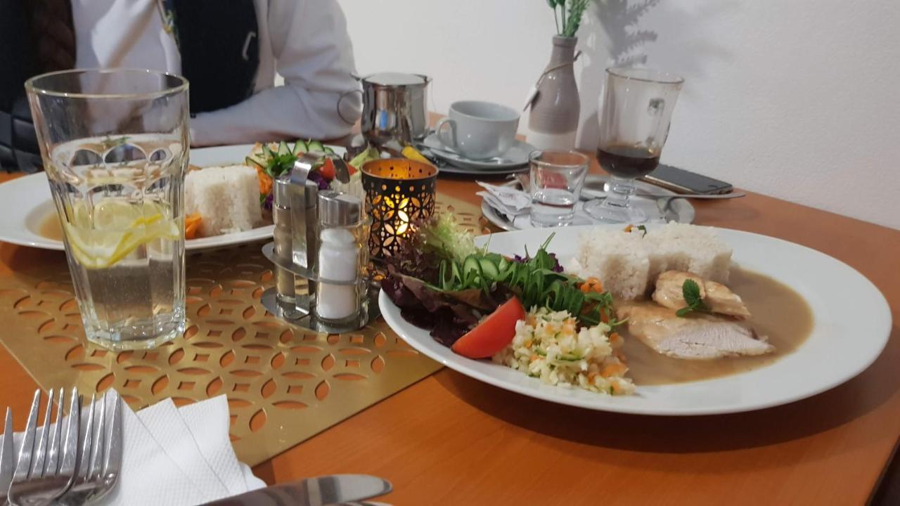 Agrohotel Tri Brezy Hrustin Buitenkant foto