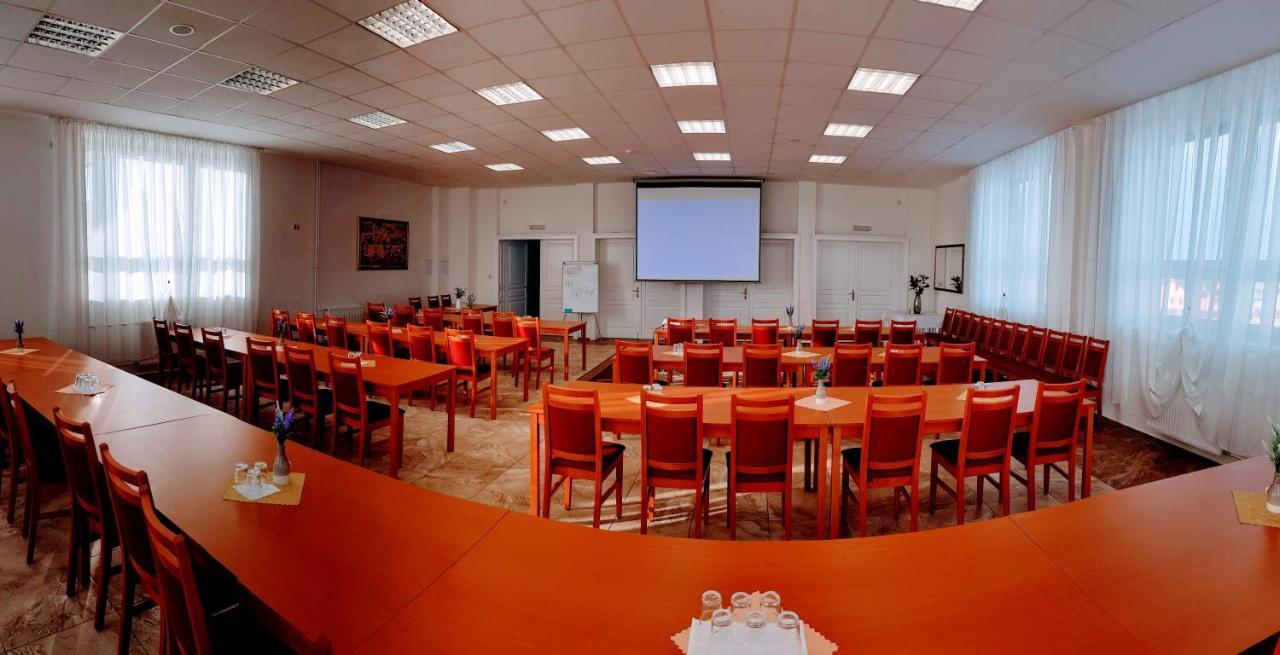 Agrohotel Tri Brezy Hrustin Buitenkant foto