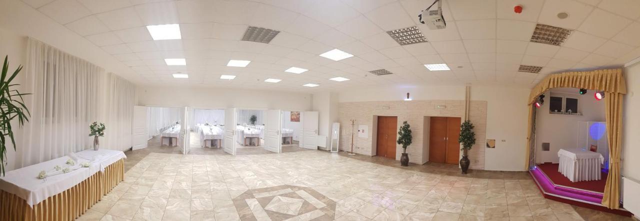 Agrohotel Tri Brezy Hrustin Buitenkant foto
