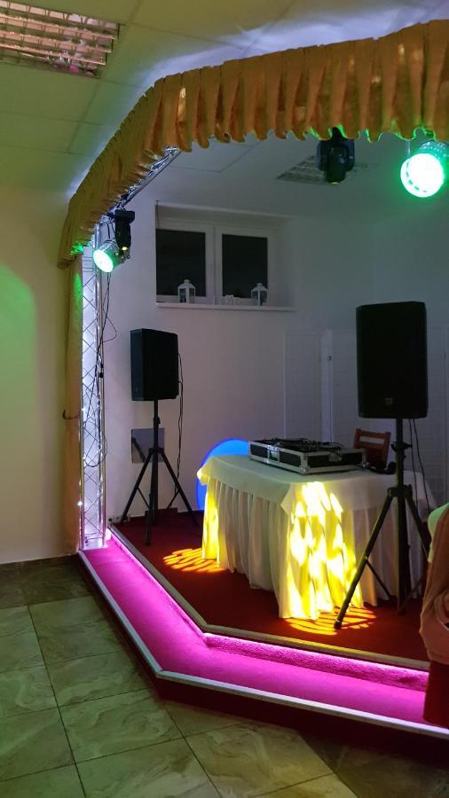 Agrohotel Tri Brezy Hrustin Buitenkant foto
